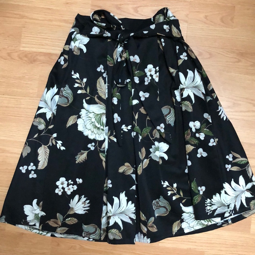 Gorgeous Skirt with Tied Bow